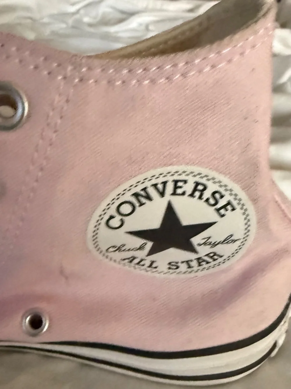 Sneakers with no tags ( like new) original Converse